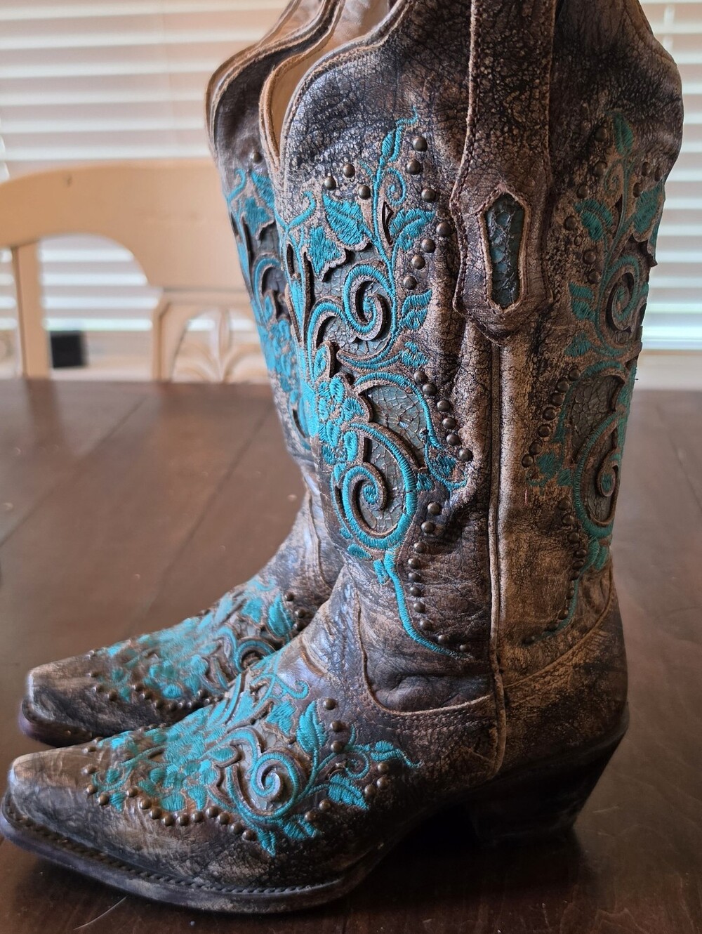 Vintage Corral Turquoise Embroidered Western Cowboy Boots - Rustic Brown Leather - Picture 3 of 8